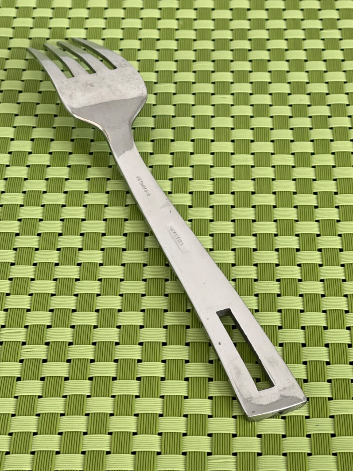 Oneida CIRCUIT Stainless Pierced Glossy Satin Accent Flatware SMART CHOICE A84WU