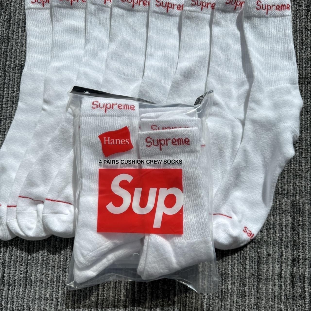Supreme x Hanes White Crew Socks 4 Pack Cushioned Streetwear Size 6-12 New