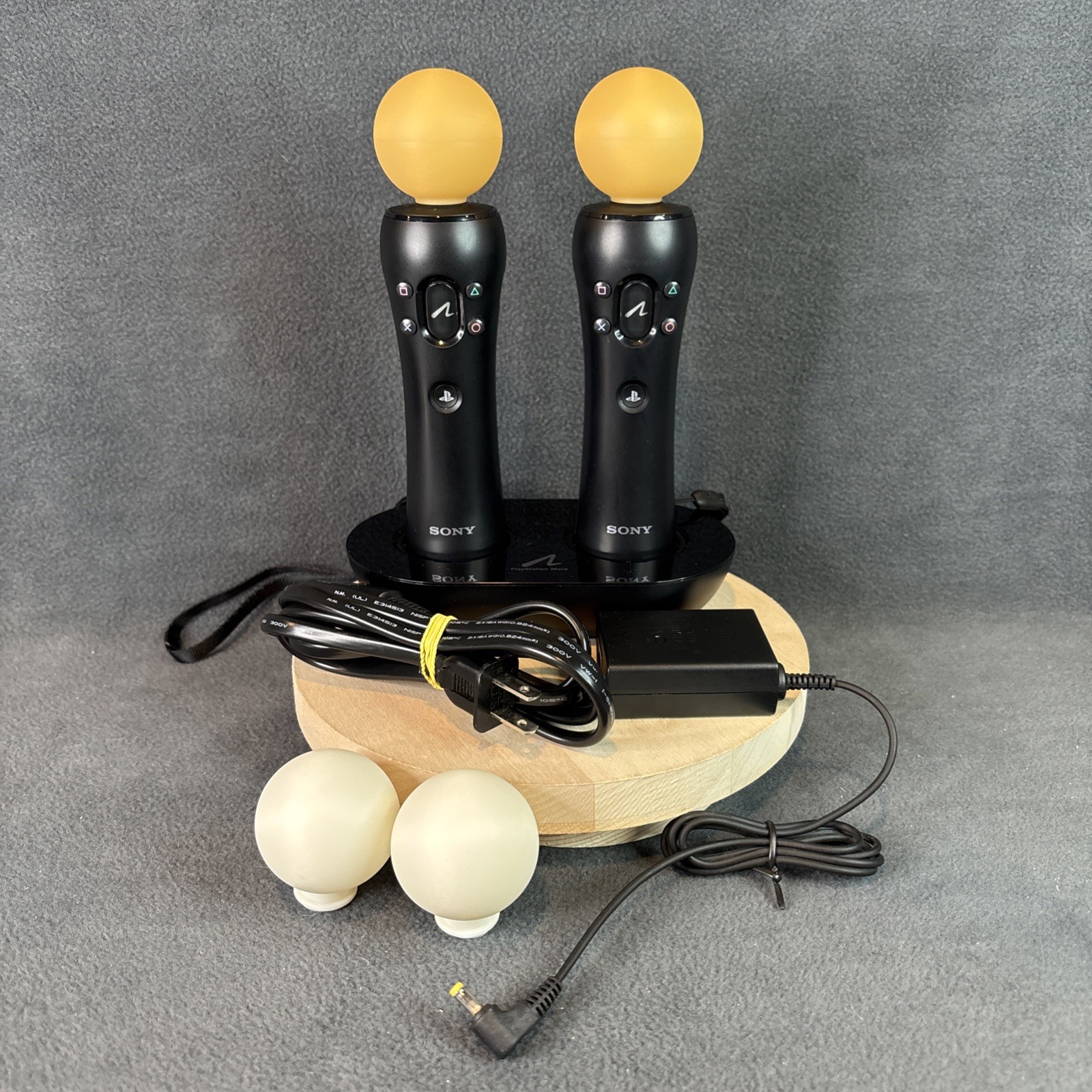 OEM PlayStation Move Charging Station CECH-ZCC1U & 2 Move Controllers CECH-ZCM1U