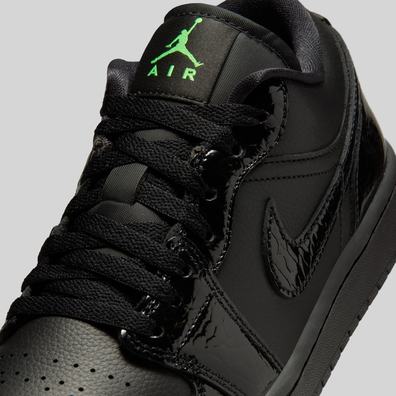 Nike Air Jordan 1 Low SE Black Croc Green IQ9701-010 Men's Size 10.5 Shoes