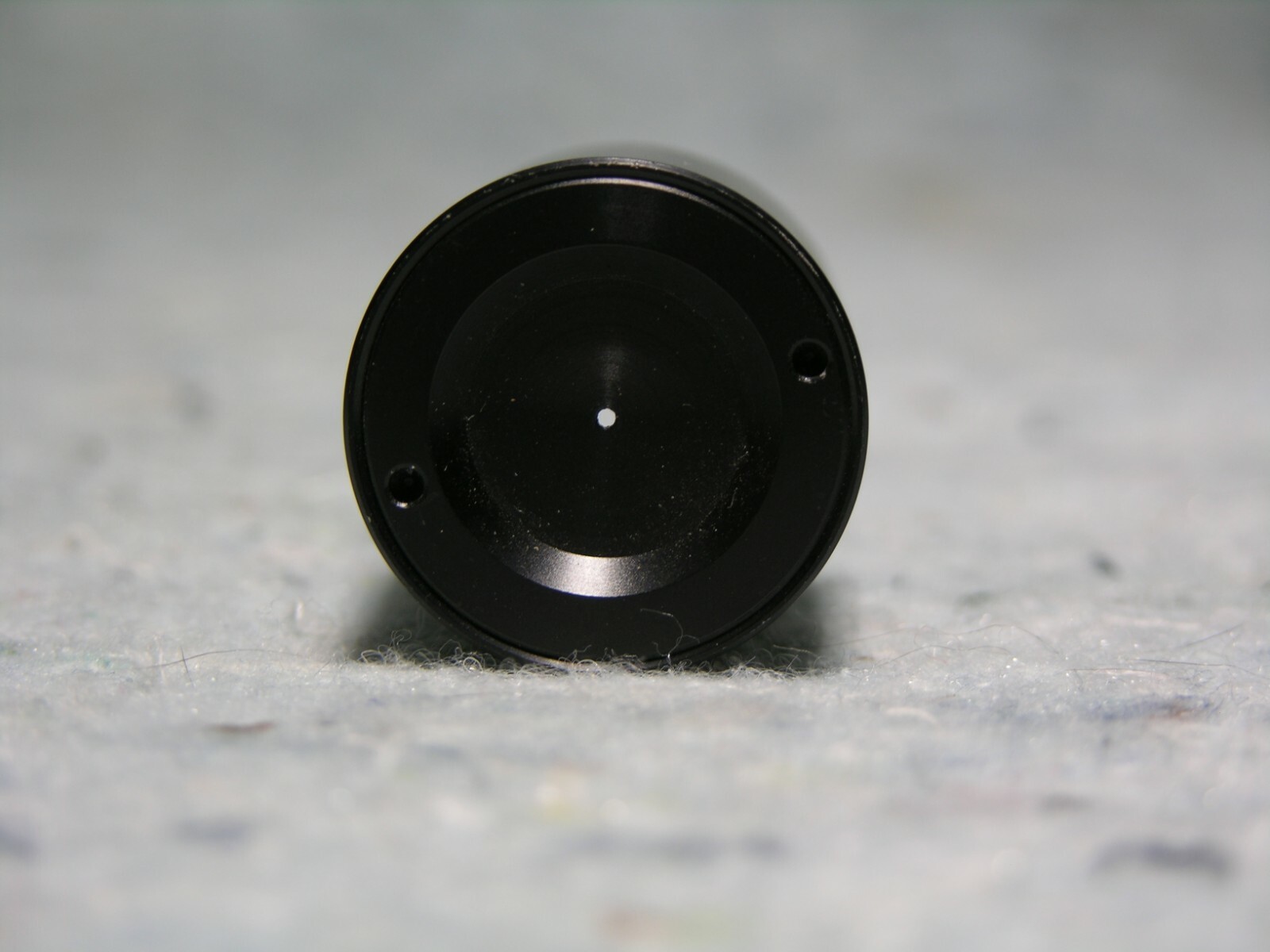 Microscope pin hole eyepiece for viewing conoscopic images
