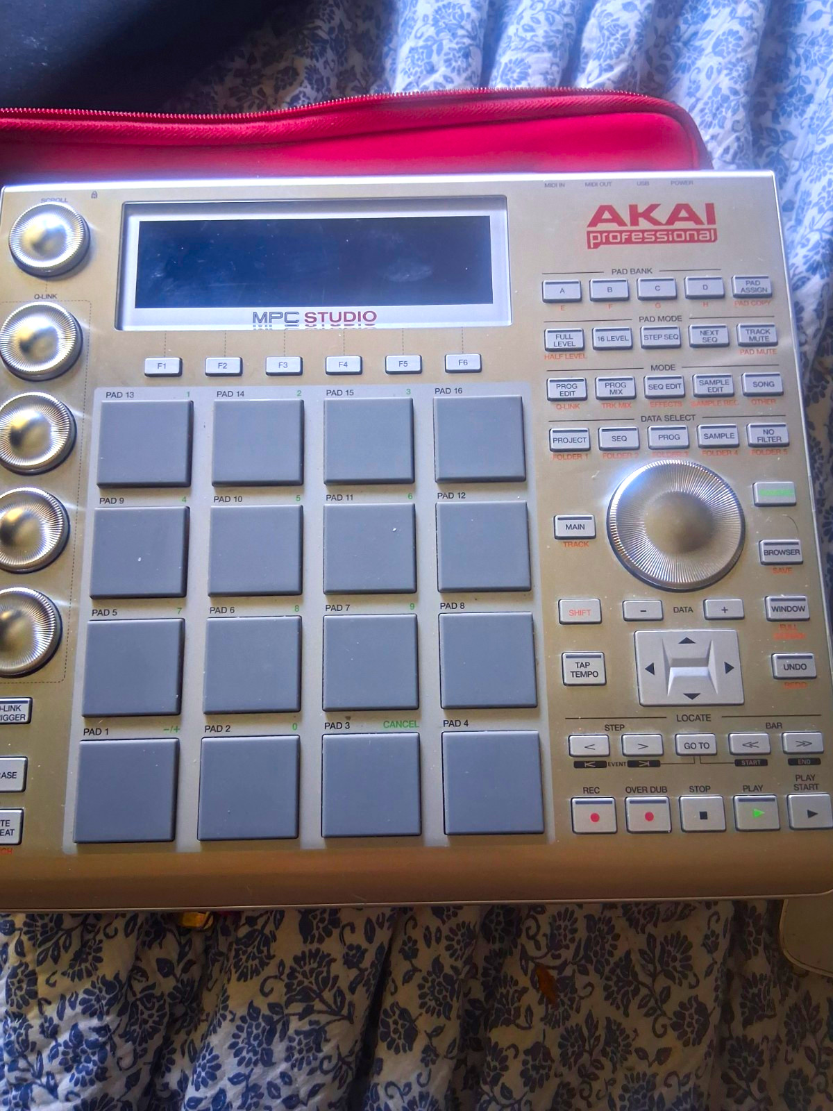 Akai Professional MPC Studio Pad Controller 16 Pads Fader w/ Carry Case