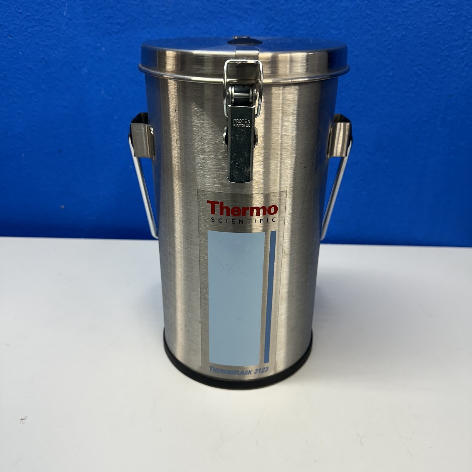 Thermo Scientific ThermoFlask 2123 Benchtop Liquid Nitrogen Container 2L