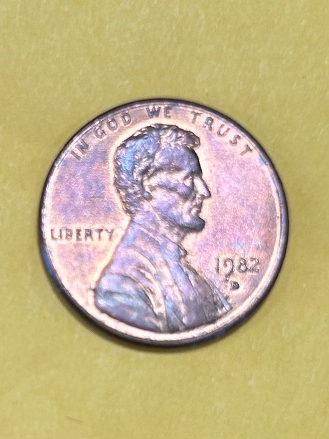 RED  1982 D Small Date Lincoln Penny Vf Condition