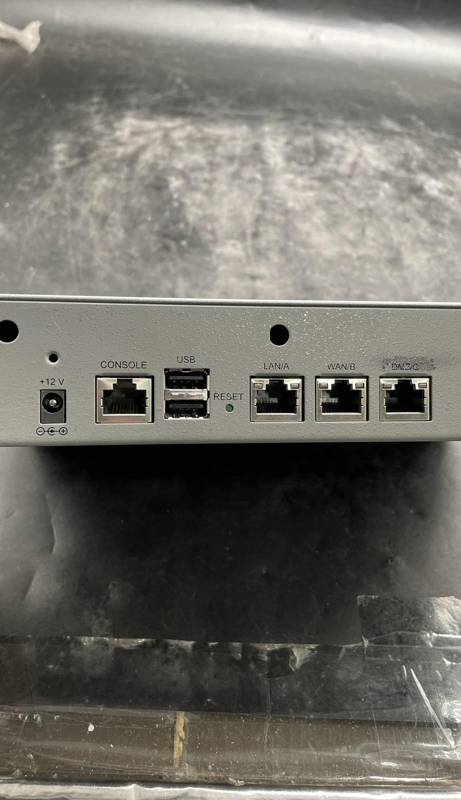 Cyberoam CR15iNG SCB-6901 Network Security Hardware Firewall Appliance