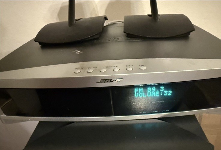 BOSE Model AV3-2-1 II GSX Media Center Gray/Silver  TESTED! No Wires Or Remote