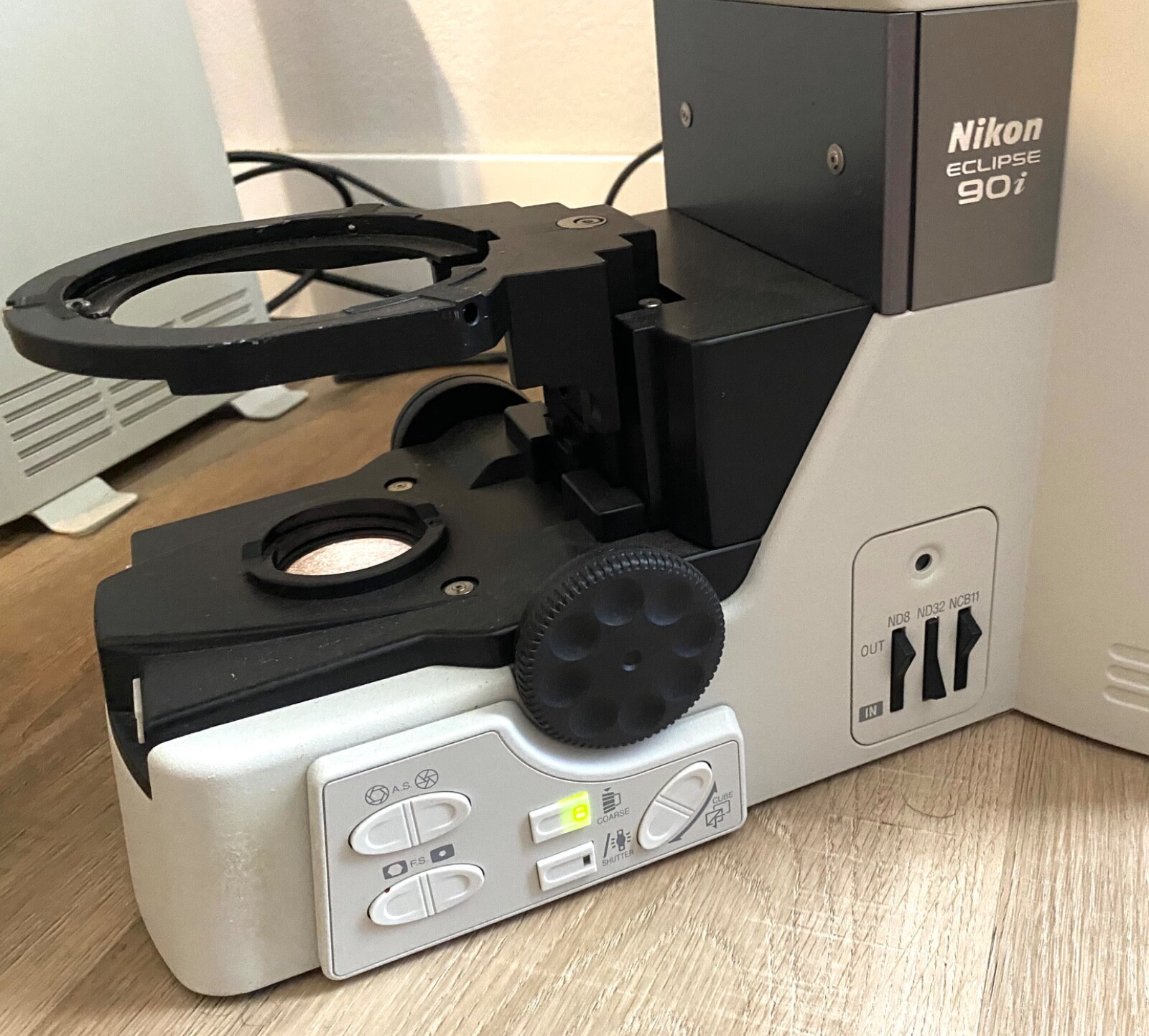 NIKON Eclipse 90i Microscope w/ 5 Objectives
