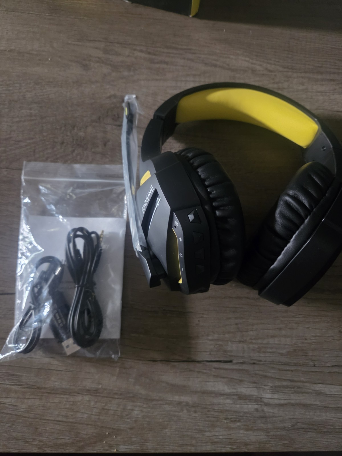 New--Binnune Bluetooth Wireless Gaming Headset/Noise Reducer