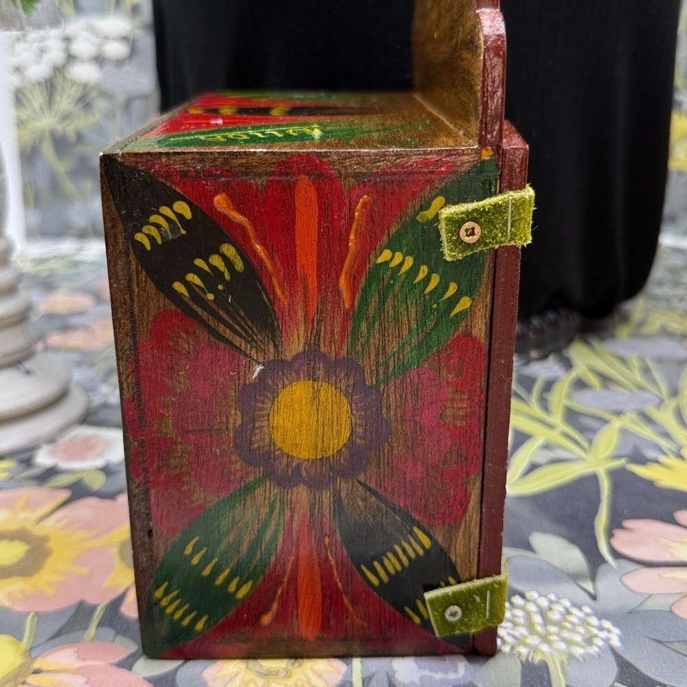 handmade Andean retablo nativity scene by Erika Ulloa from Peru