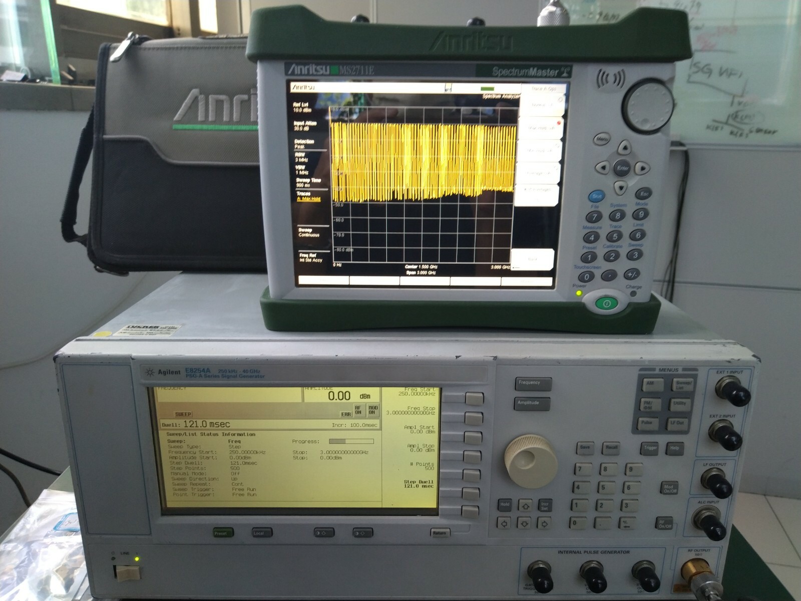 Anritsu MS2711E Handheld Spectrum Analyzer 9kHz to 3GHz , Hand bag, ACV adapter