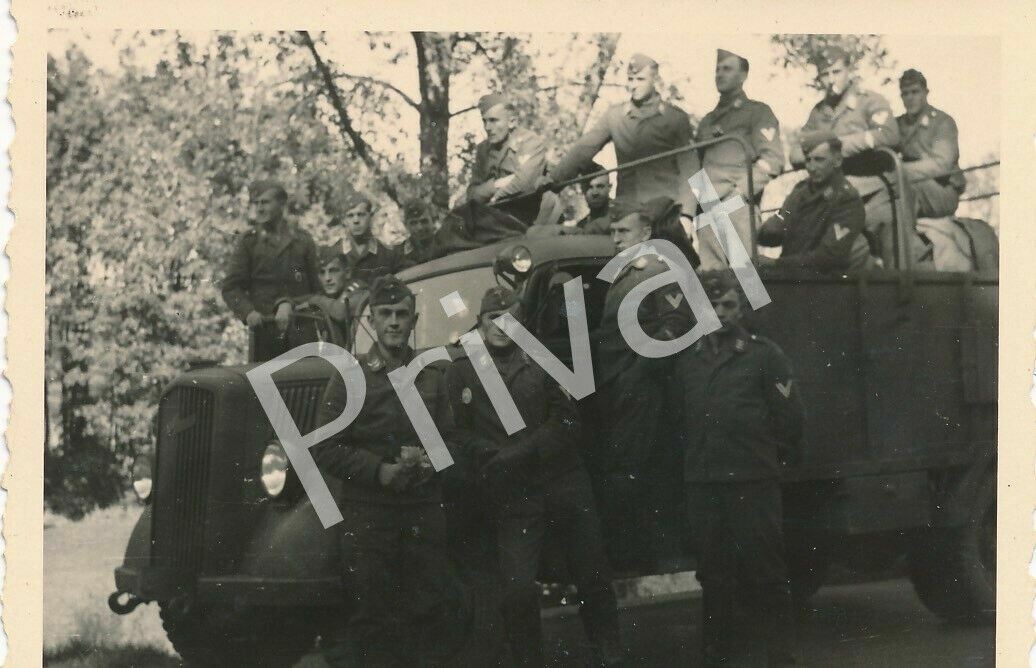 Photo WW II Wehrmacht Soldiers on Truck Company H1.27