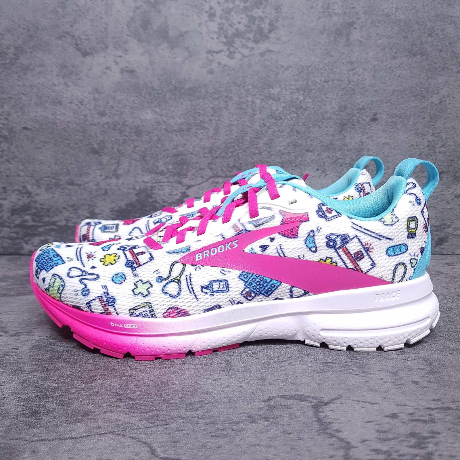 BROOKS Trace 4 Hero Medical Nurse Running Shoes Womens Size 9 WIDE White Pink