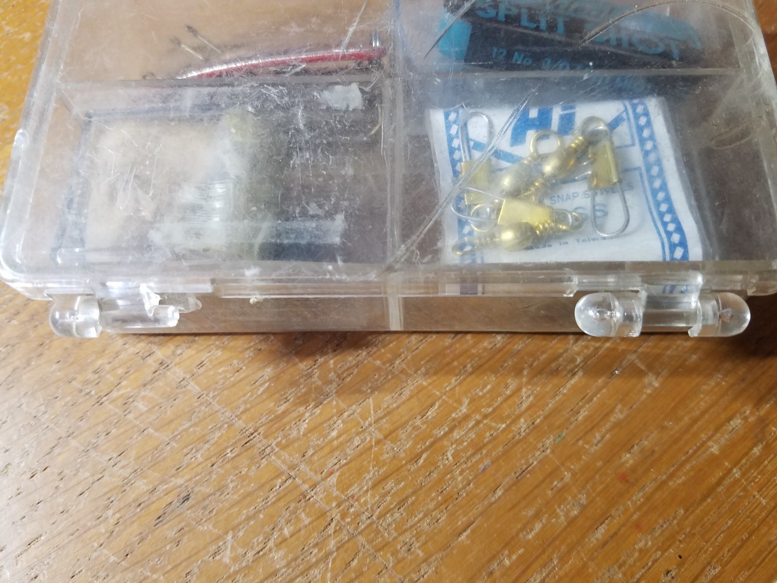 FISHING ITEMS IN DAMAGED PLASTIC CASE ***ASSORTED ITEMS*** VINTAGE