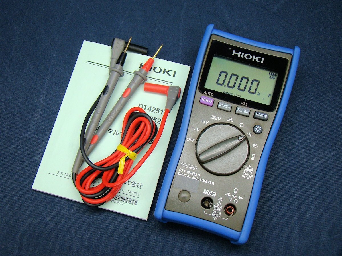 HIOKI DT4251 True RMS Digital Multimeter DMM Voltage Tester Leads Tested USED
