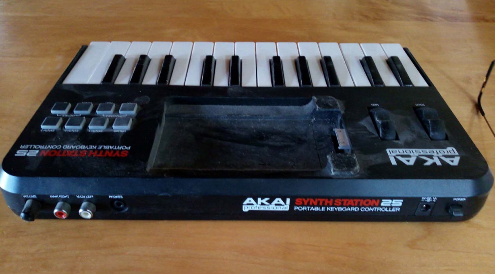 Akai professional synthstation 25 portable keyboard controller - used
