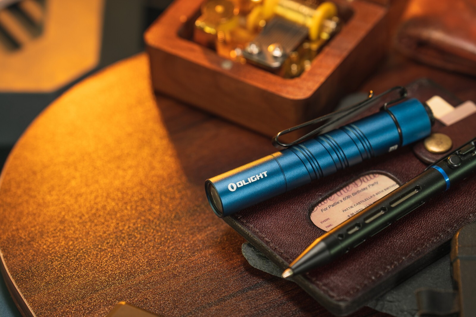 Olight I3T 2 EOS Midnight Blue Dual-Output Tail Switch Flashlight, 200/300 Lume