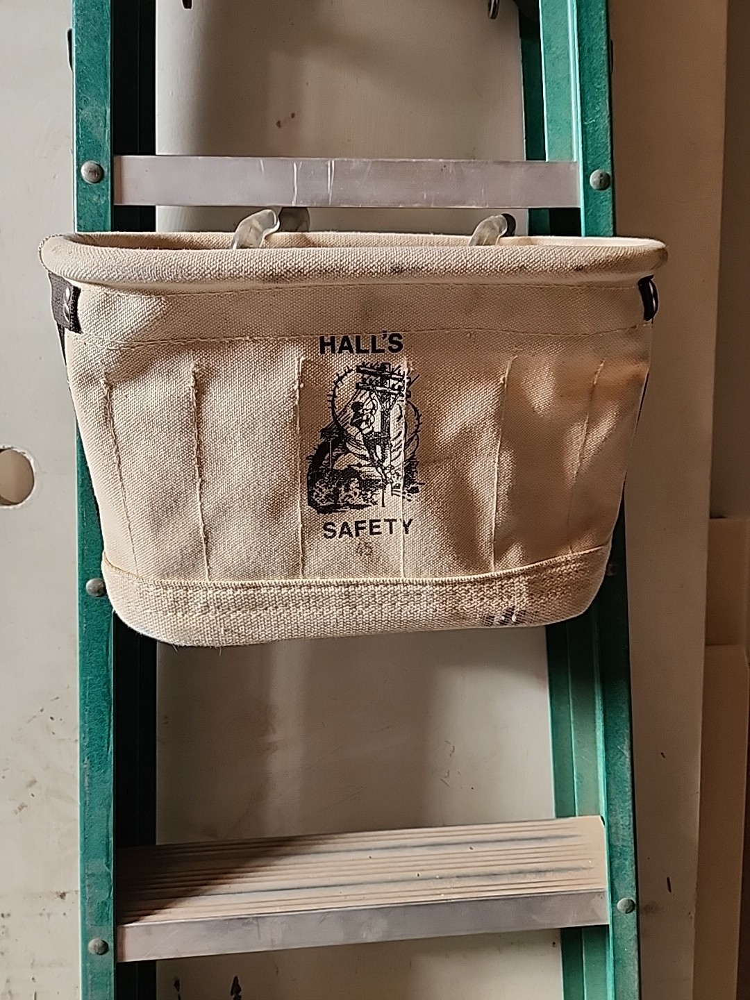 F45 HALL'S SAFETY  WHITE CANVIS LINEMAN BAG 7 X 15x 10tall INCHES w hooks