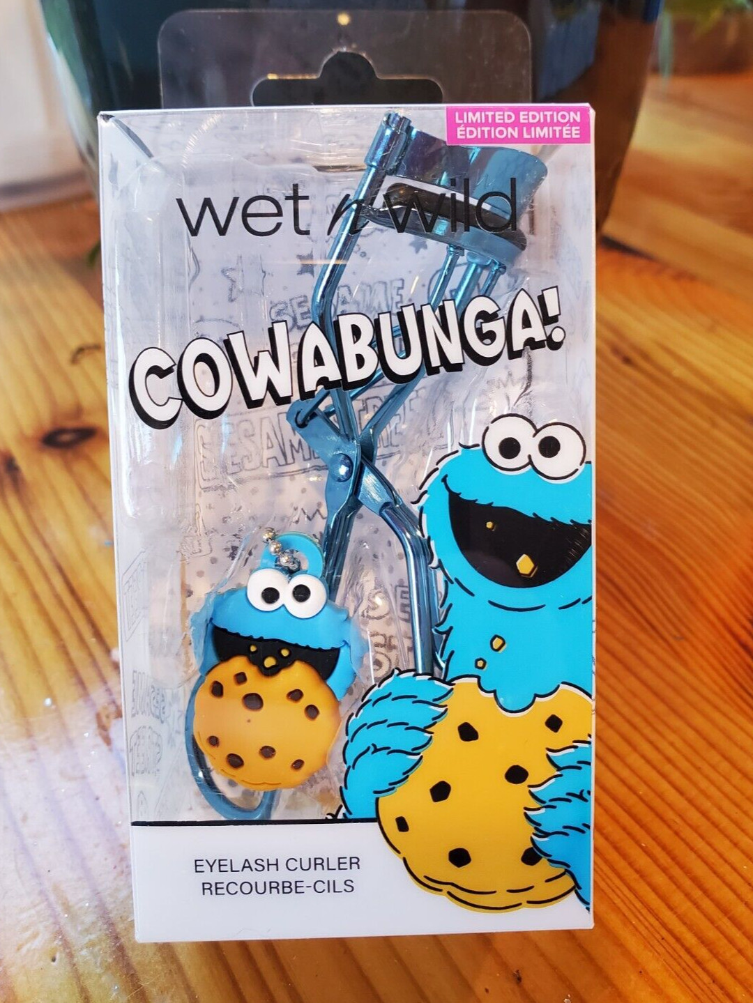 Wet N Wild Sesame Street Cookie Monster Cowabunga eyelash curler Limited  - NIB