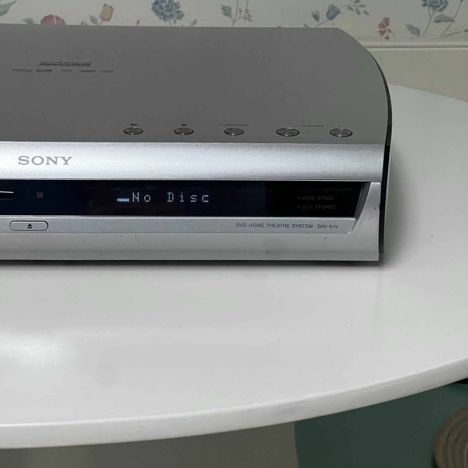 Sony S Force Pro DVD SACD Changer - DAV-X1 Model HCD-X1V