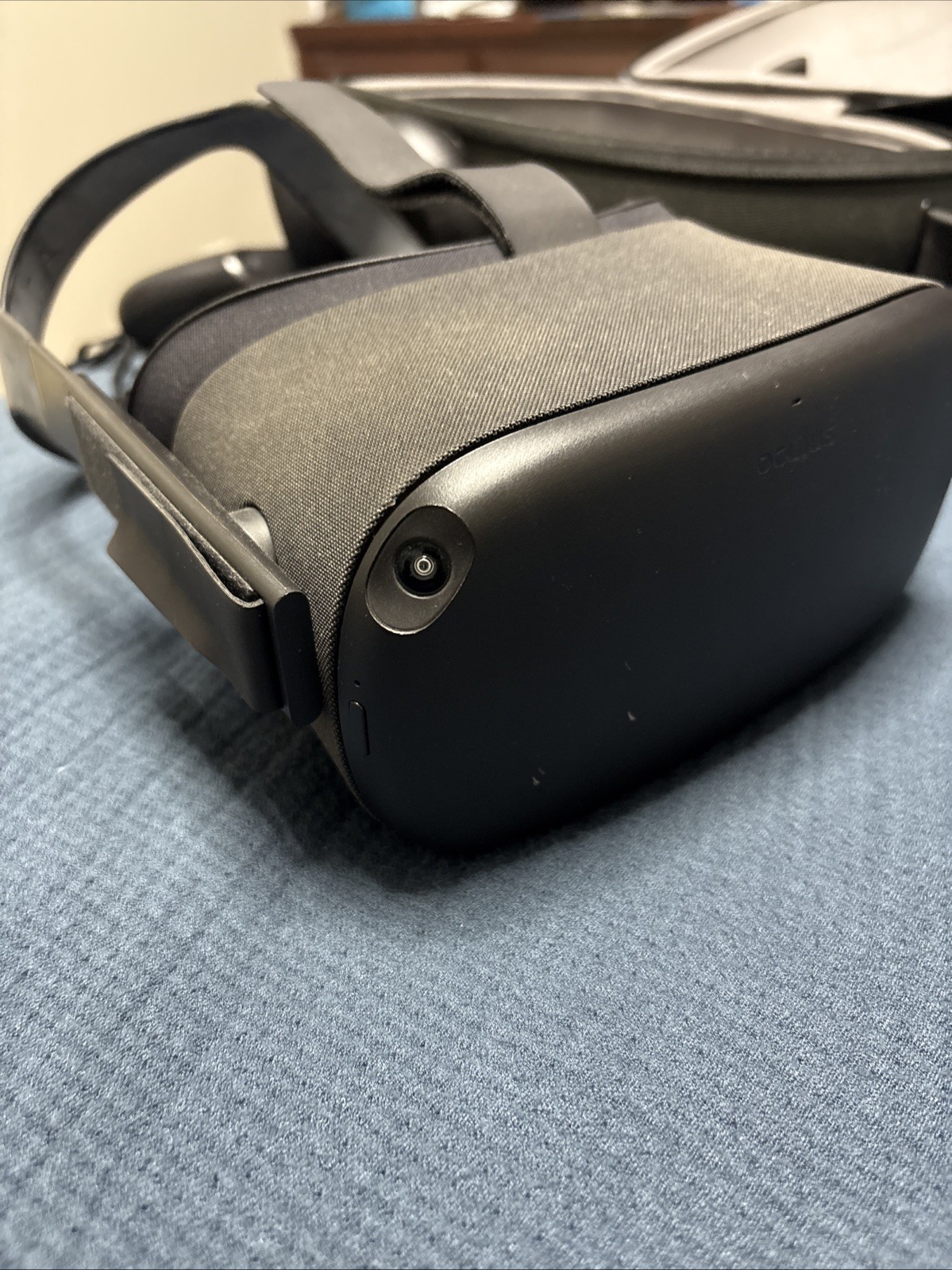 Oculus Quest 1 Virtual Reality Headset with Controllers and Box Great Condition