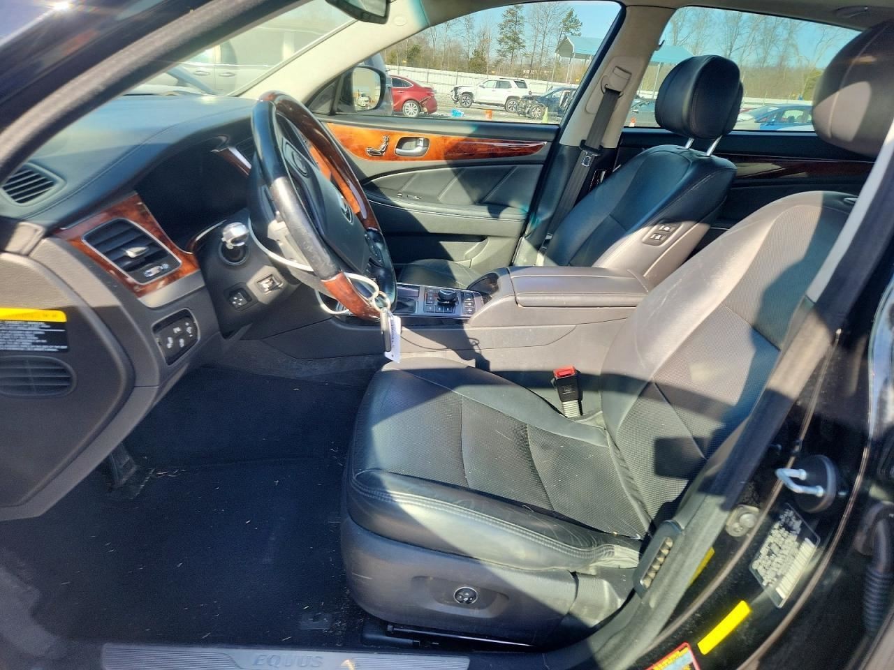 EQUUS 2015 Glove Box 5002216
