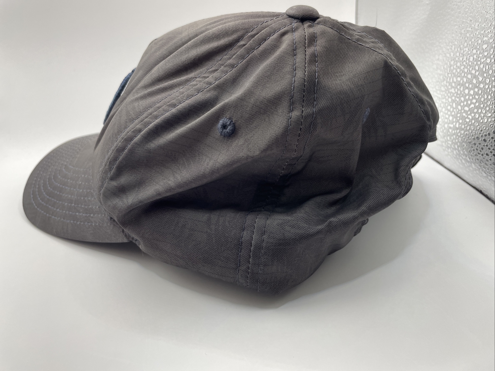 TRAVIS MATHEW Golf Baseball Hat Cap Lightweight SnapBack Gray Blue