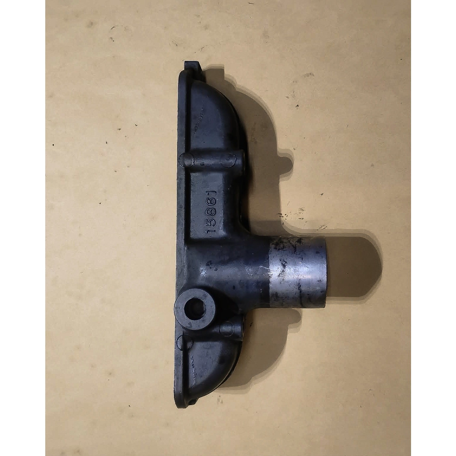 Kubota D722-E Intake manifold 15861-11764 Used (929)
