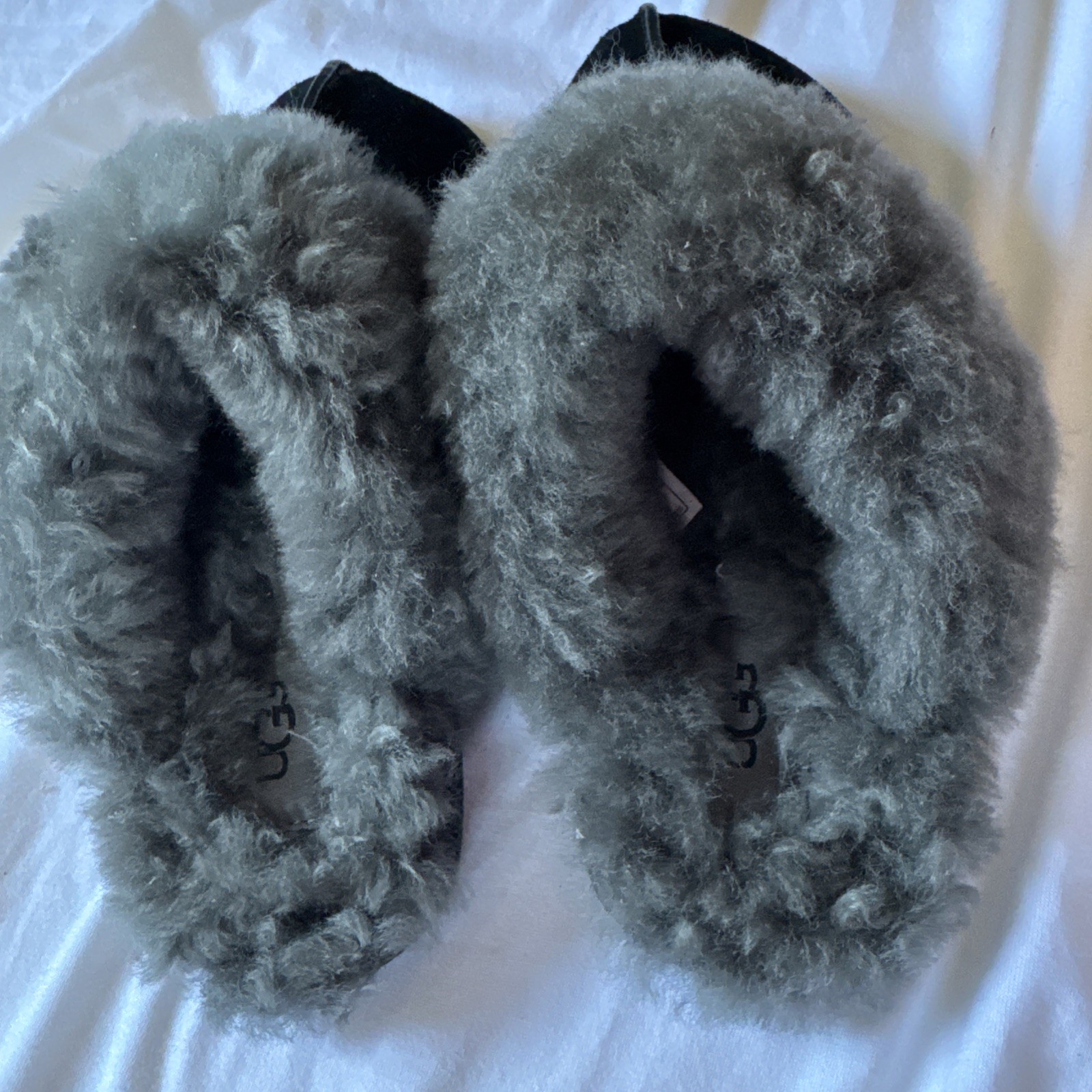UGG Classic Slipper II