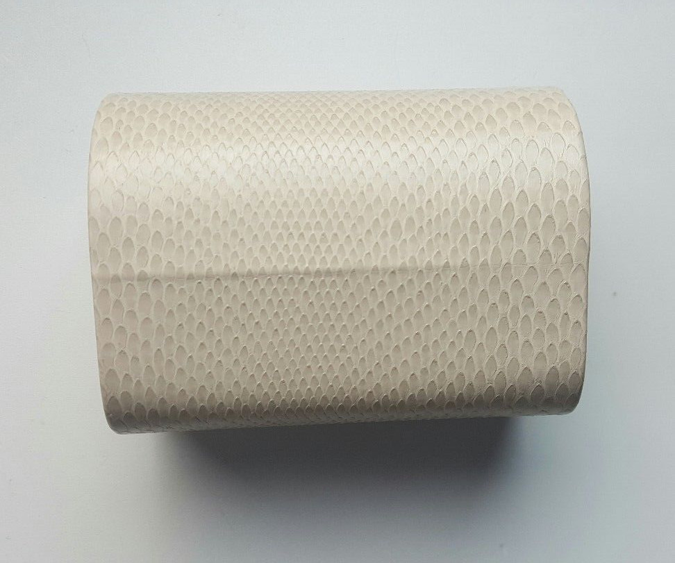 JIMMY CHOO BEIGE LIZARD PATTERN SMALL FOLDING SUNGLASS CASE WITH CLEANING CLOTH