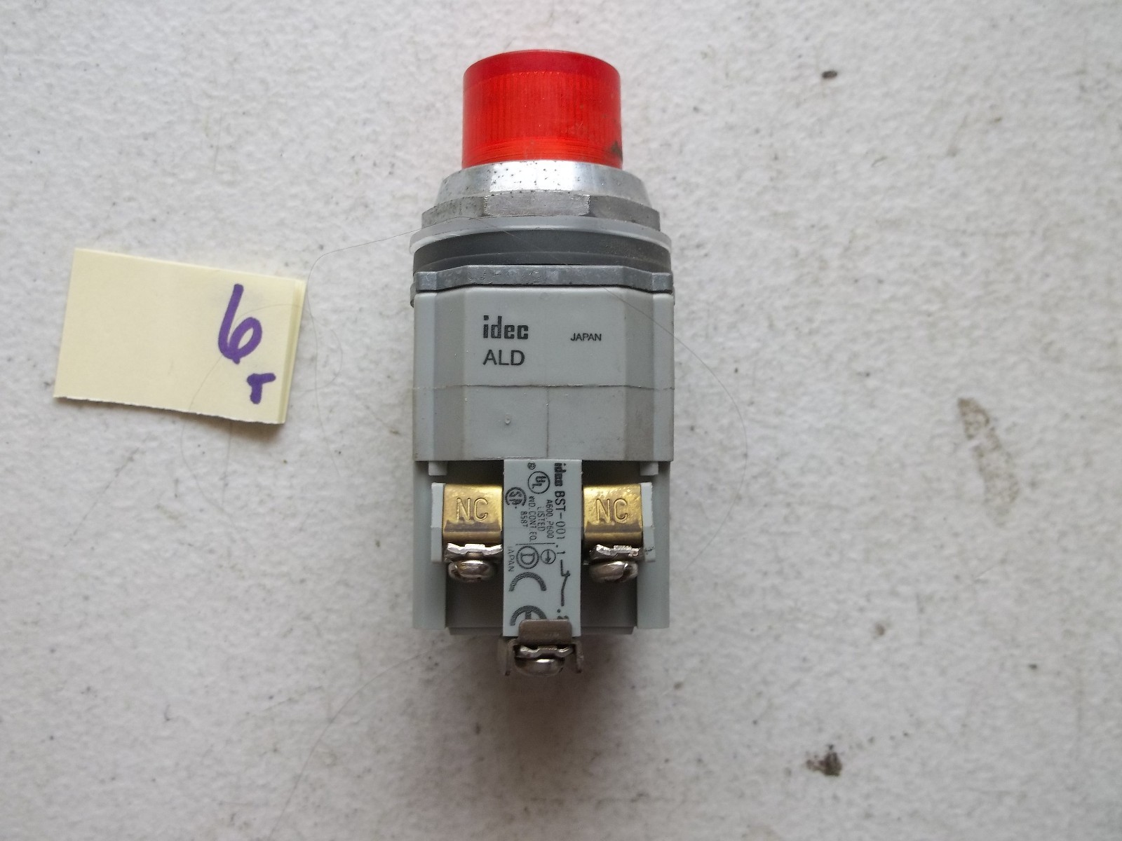 FRESH TAKEOUT IDEC RED PUSHBUTTON SWITCH BST-001.1  (143-1)