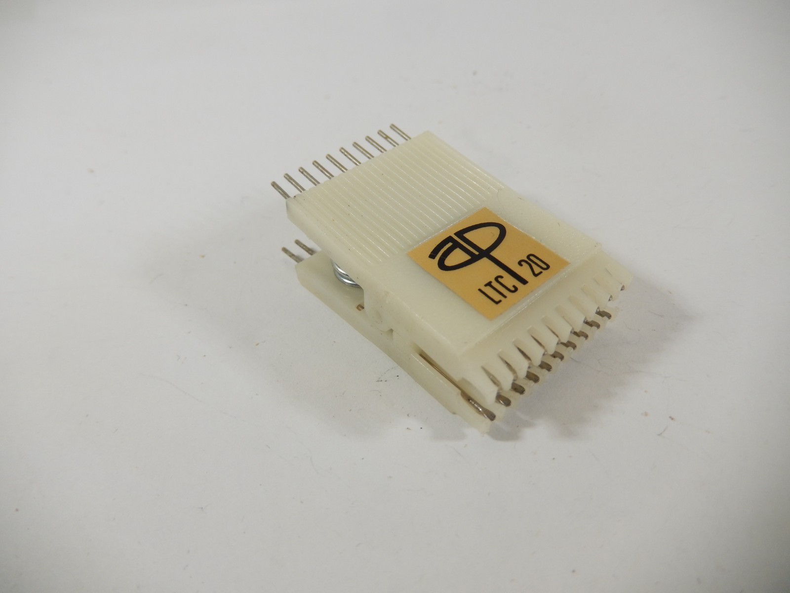 AP  LTC-20 IC TEST CLIP W/ 19 PINS