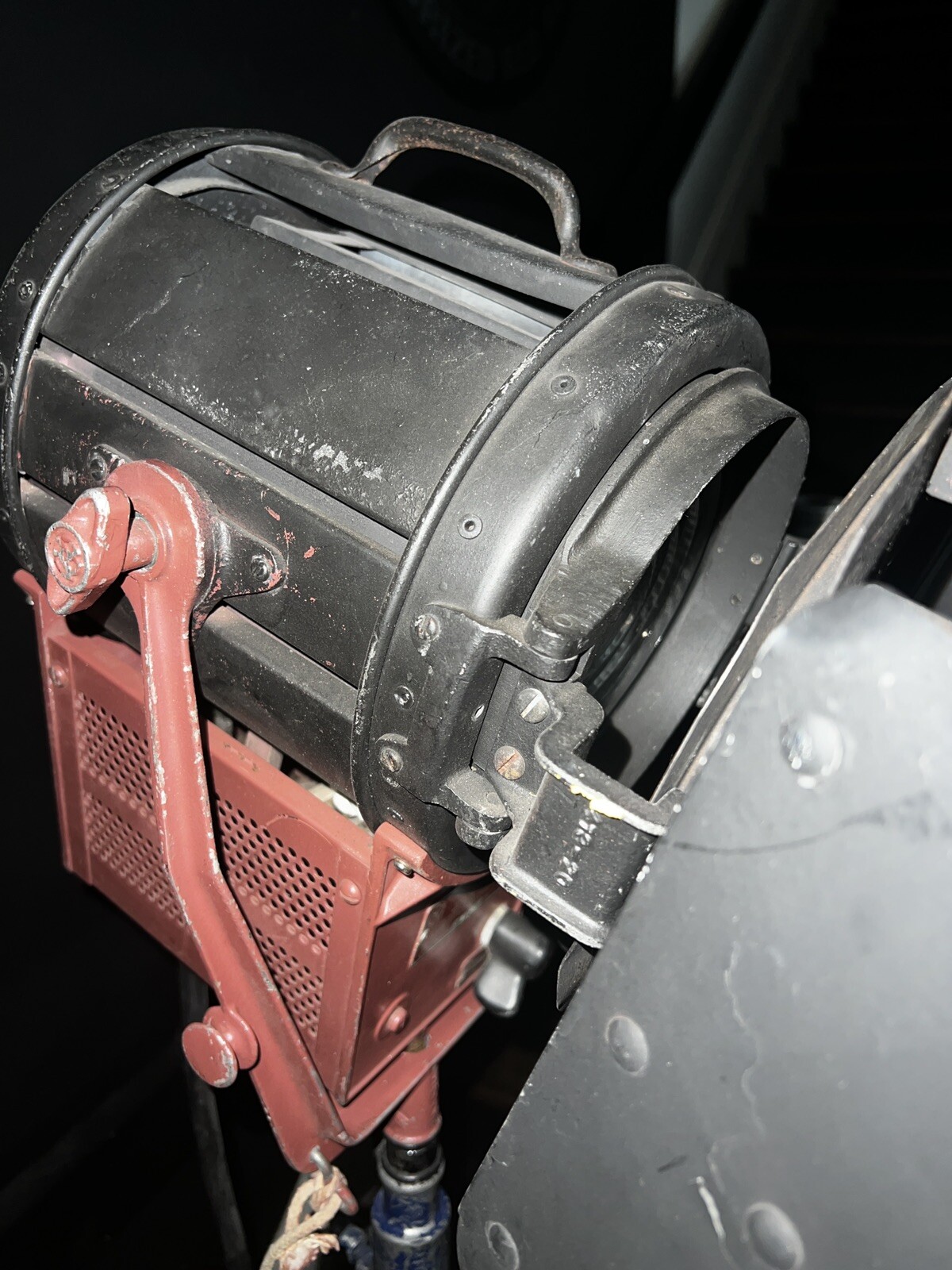 Mole Richardson 2K Baby Junior Fresnel  Solarspot 4131 w/Barndoors  works great