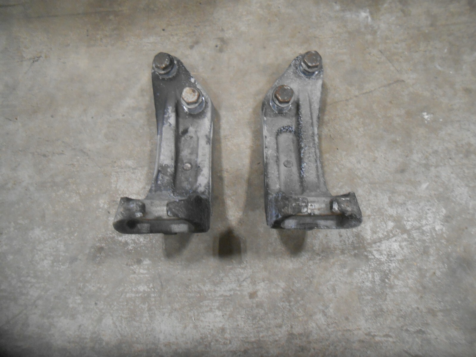 Freightliner lower Radiator mounts 1020 -197