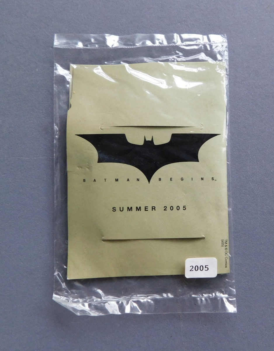Batman Begins : Summer 2005 - Wayne Ent: Top Secret - Disk, hold up to light