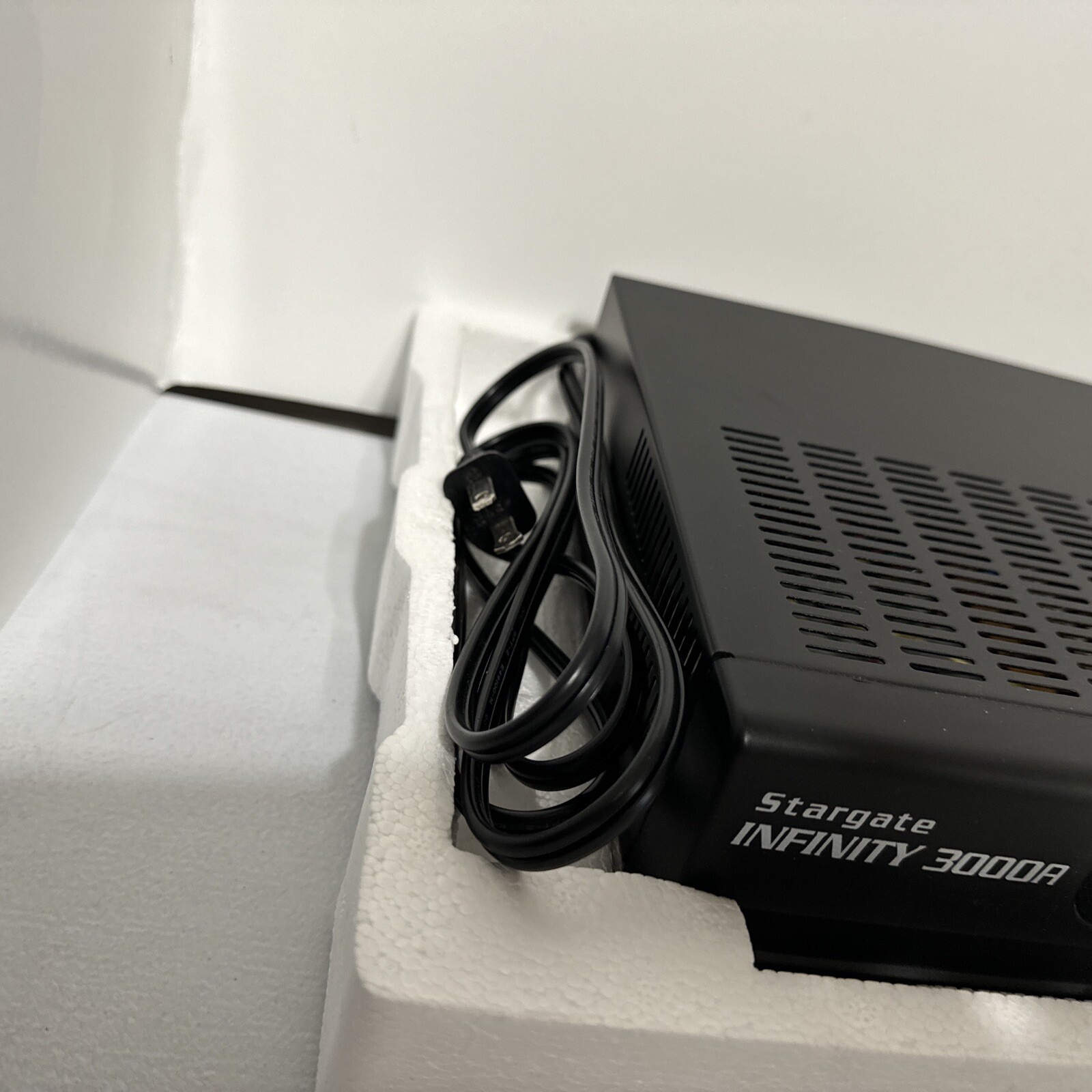 EverQuest Stargate Infinity 3000A Cable Converter With Remote