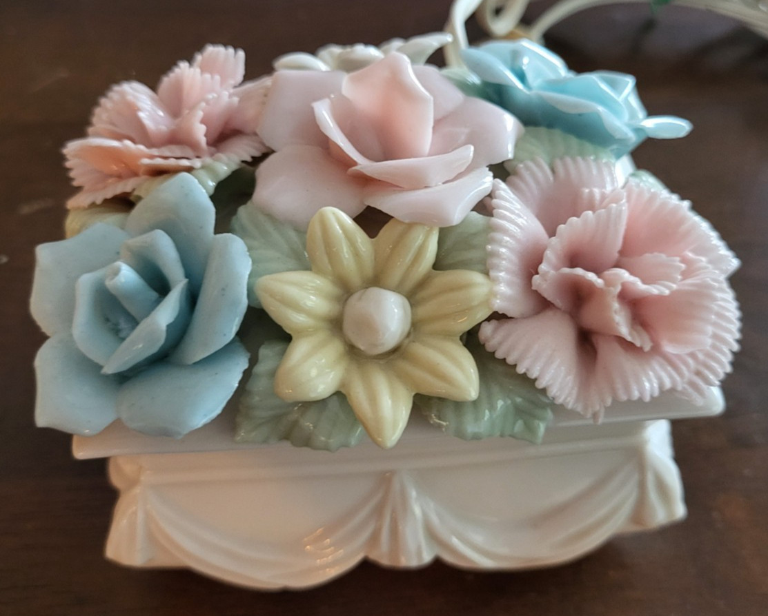 Vintage I. W. Rice Porcelain Floral Flower Night Light Portable Lamp Made Japan