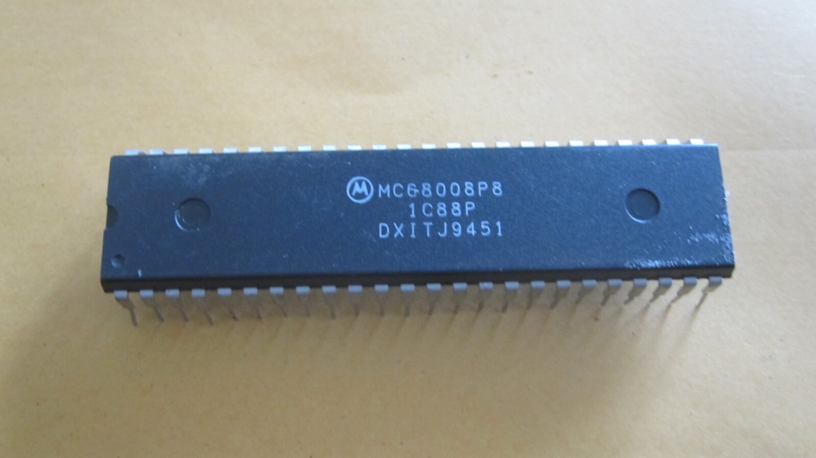 IC MC68008P8 Microprocessor 32-Bit 8MHz CMOS PDIP-48