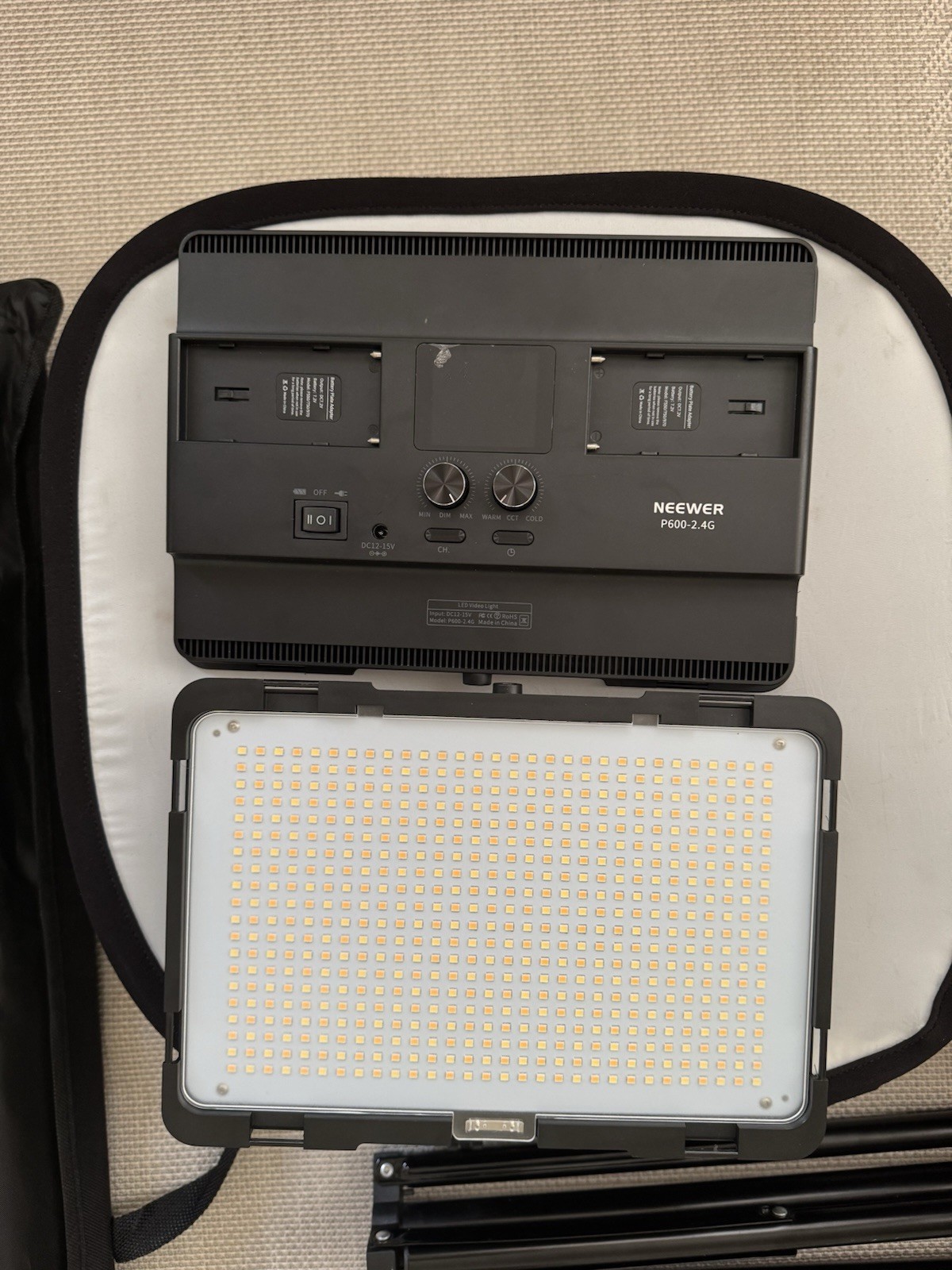 Neewer Paquete de 2 luces LED de 2.4 G con soporte de 6.6 ft, bicolor 600 SMD