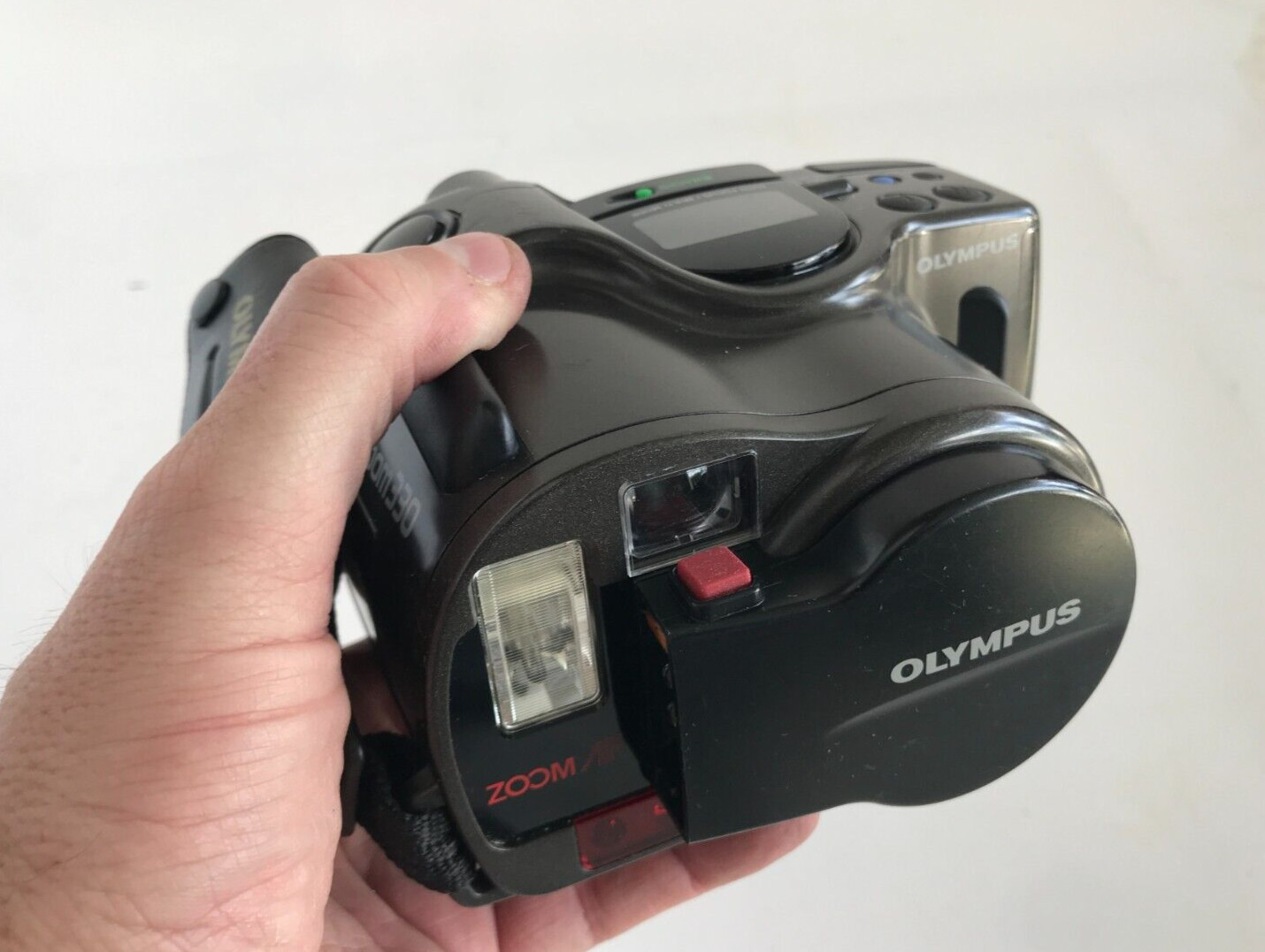 Olympus Infinity SuperZoom 330 AF 35mm Film Camera Flash UNTESTED