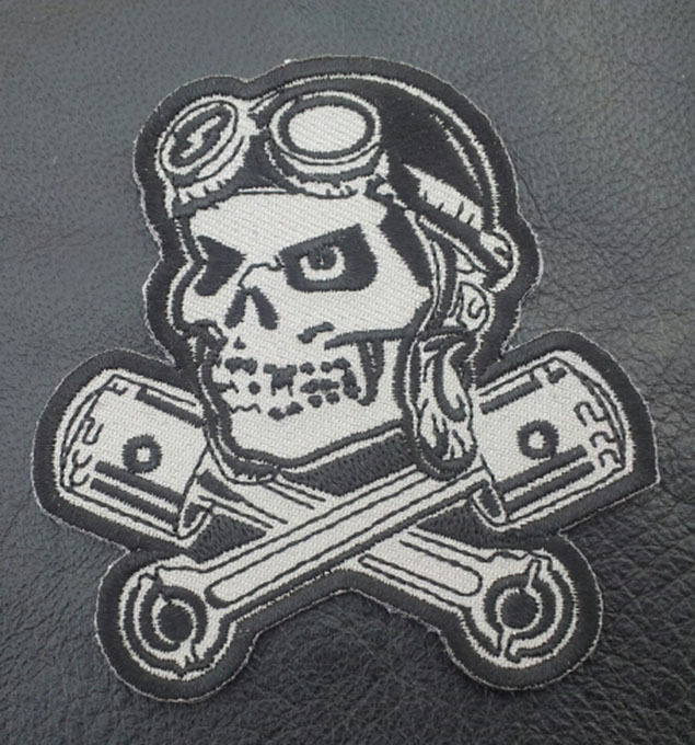 SKULL PISTOLS RIDER EMBROIDERED IRON ON 3.5 MC BIKER PATCH