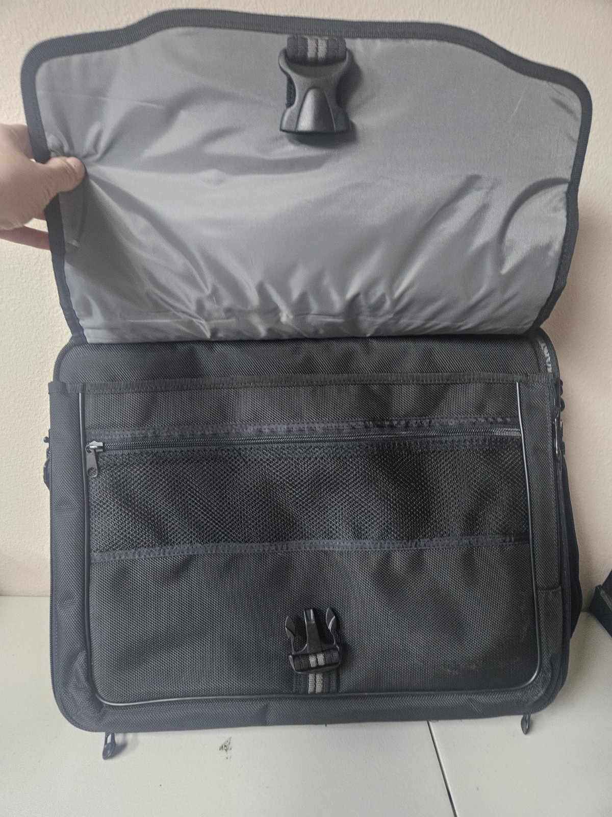 Targus CPT401DUS 17" Deluxe Laptop Case Computer Bag Dome System