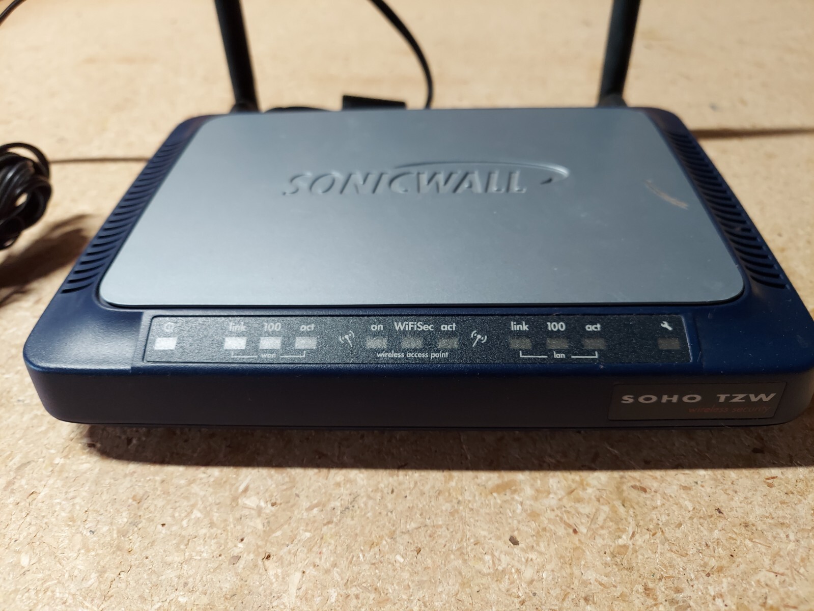 Sonicwall SOHO TZW 10 used wireless security - model APL11-031