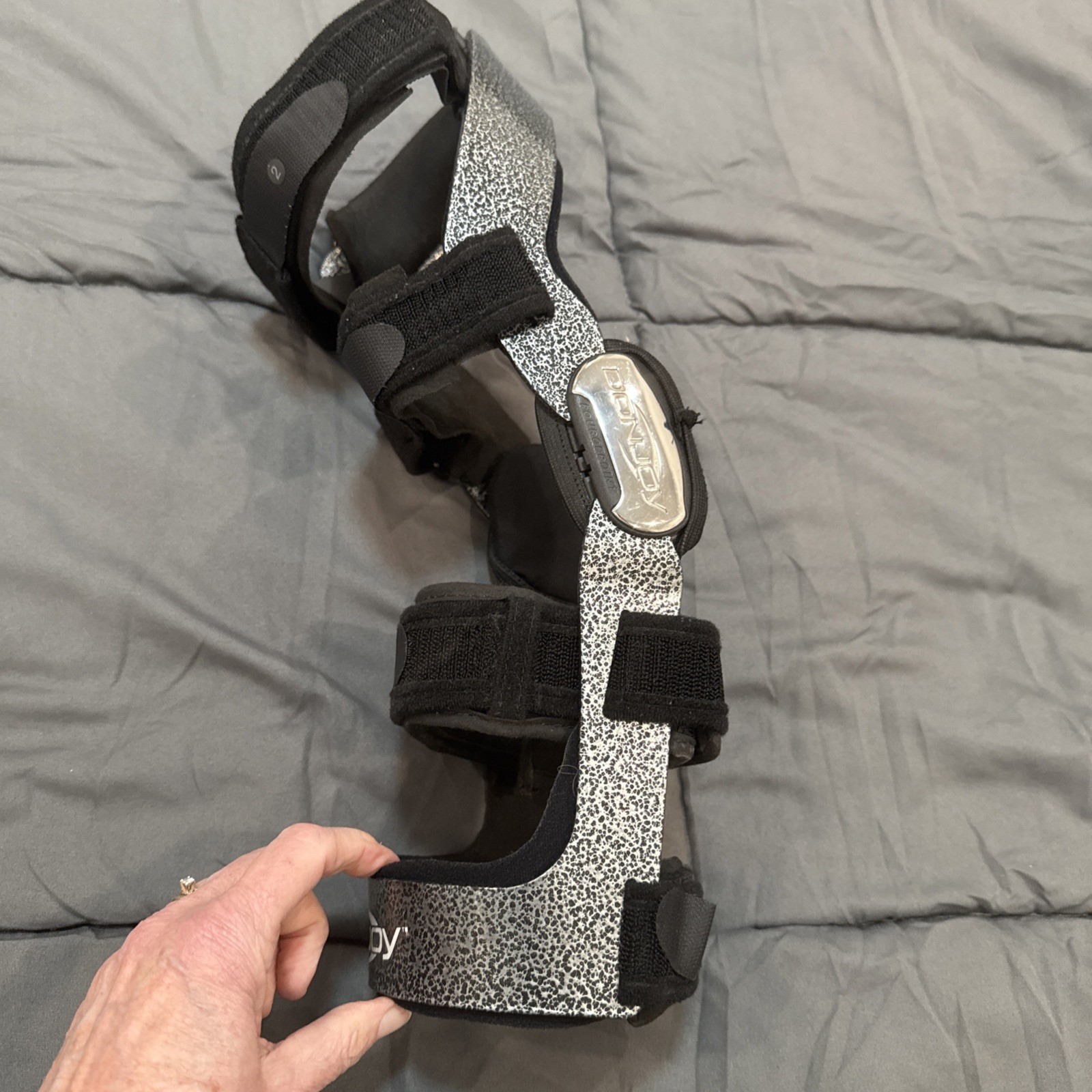 DonJoy Hinged Knee Brace ACL PCL Ligament Support Adjustable Left Medium