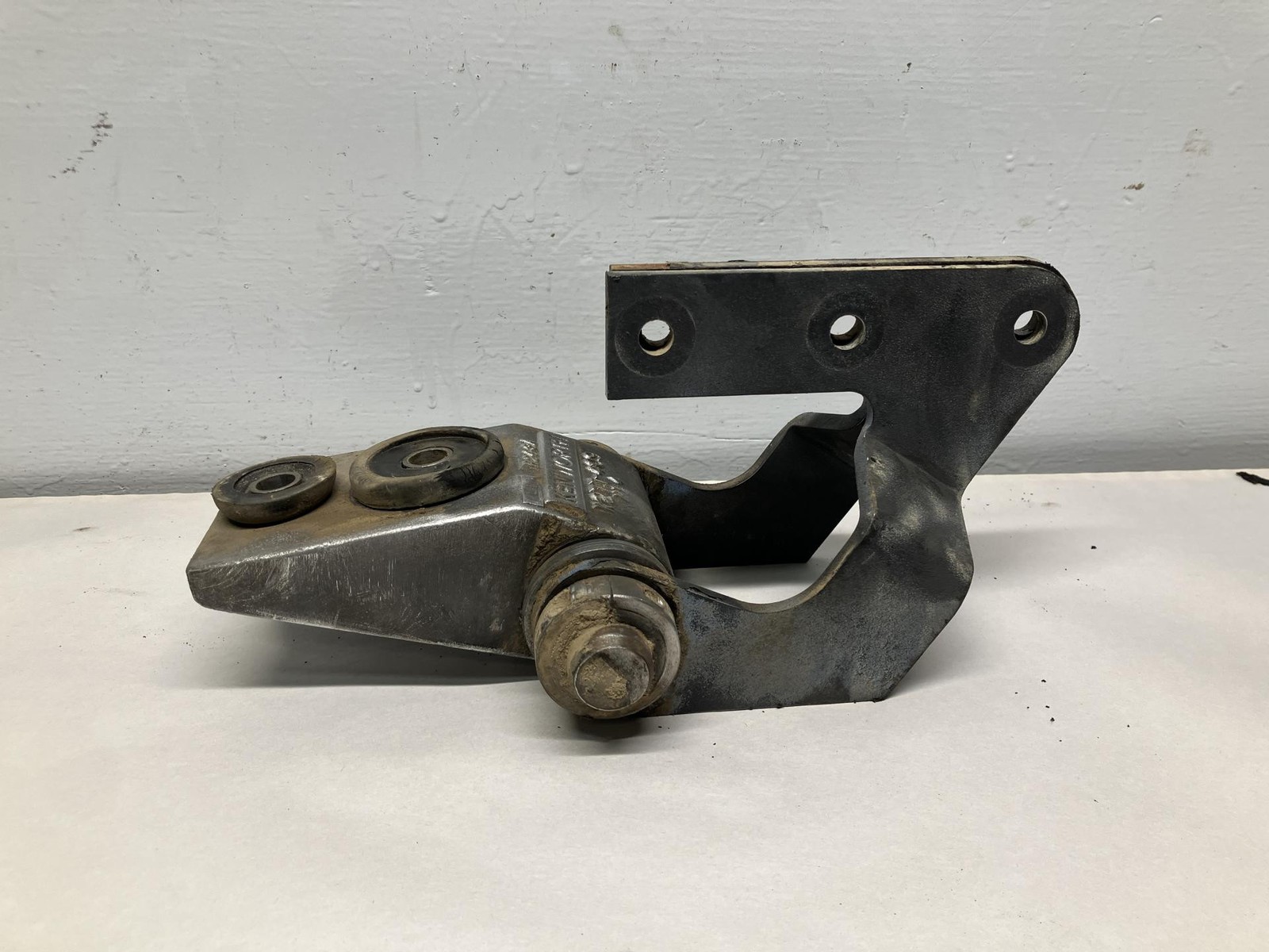 Kenworth T600 Right/Passenger Hood Hinge - Used | P/N K277409