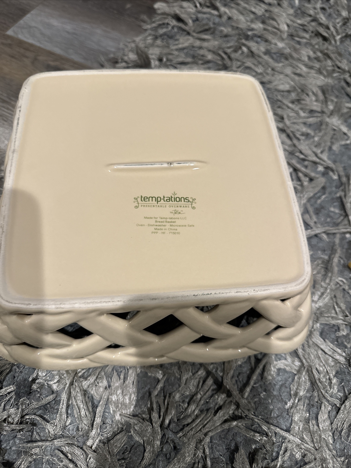 Temp-Tations - a Square woven Bread basket, about 9 1/2" square - Unused