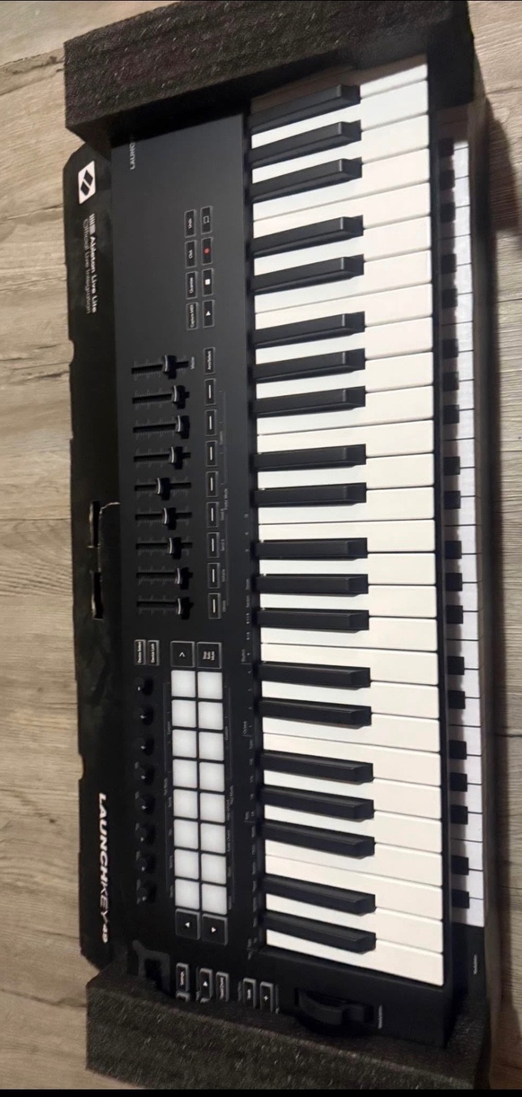Novation Launchkey-49-mk3 Keyboard Controller
