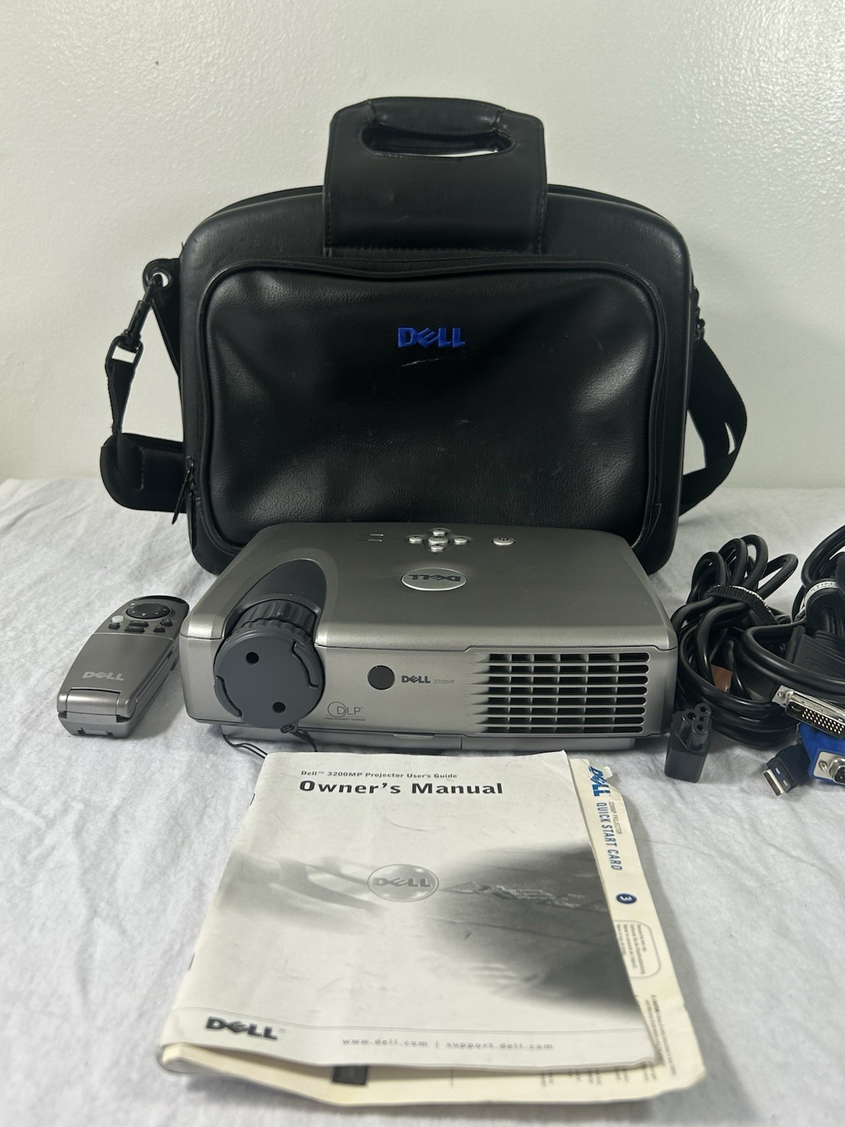 Dell 3200MP DLP XGA Home Theater Projector w/ Remote 325 Lamp hrs. Tested