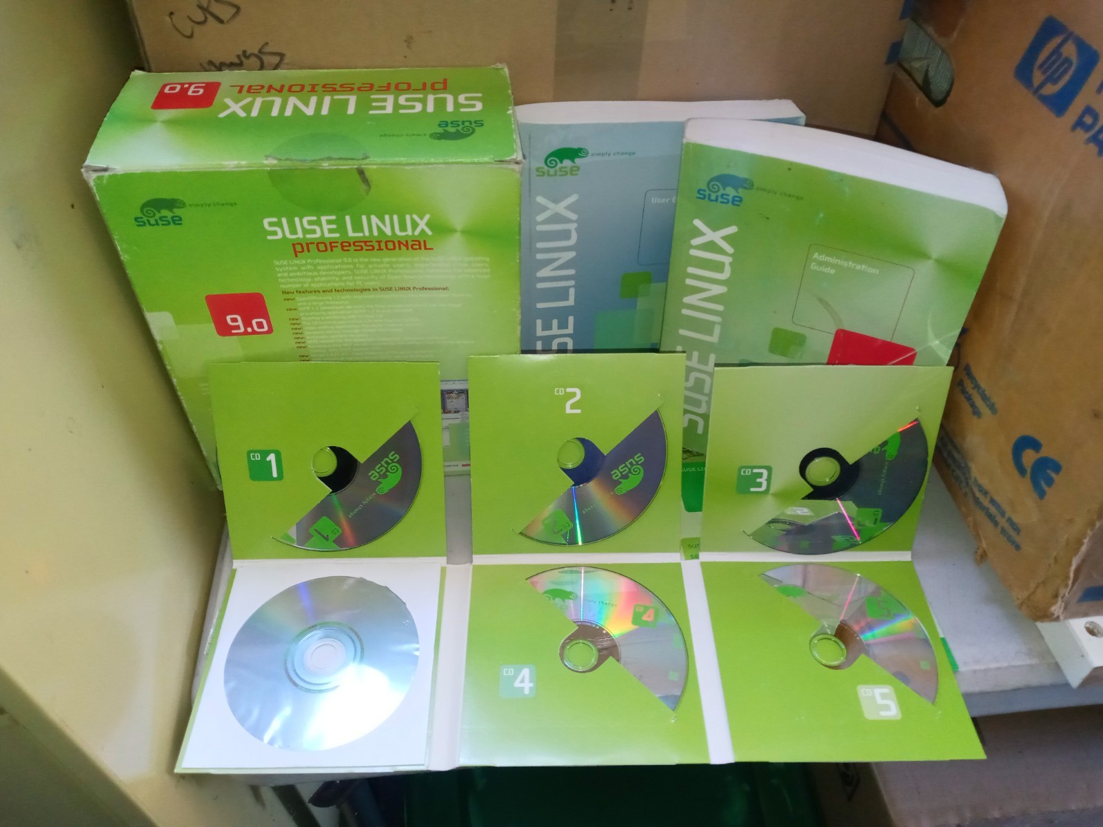 SUSE LINUX Professional 9.0 Includes 7 CD's, Guide Etc. Big Box