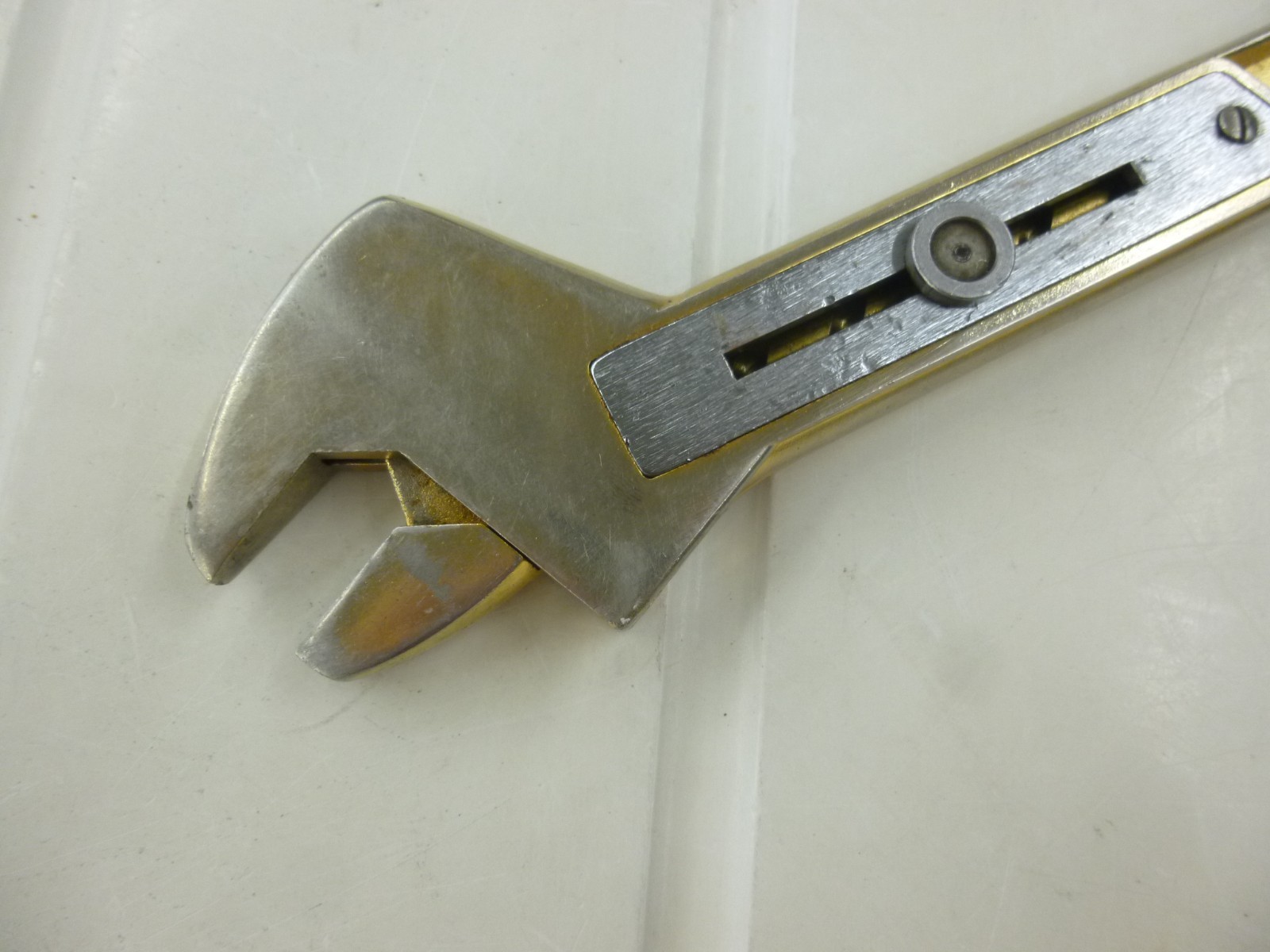 HELIX 8 INCH PETERSEN TOOL GOLD WRENCH 3555939