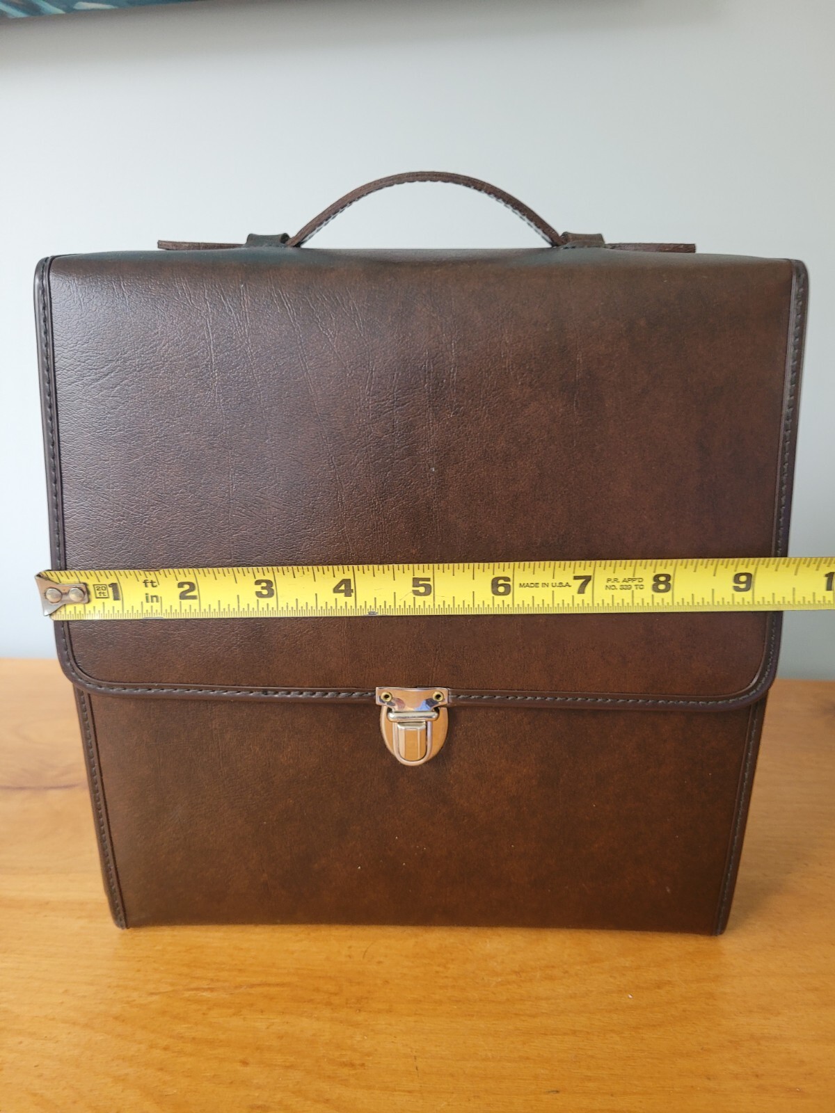 1970's Portable Bar Set In Carrying Case With Handle